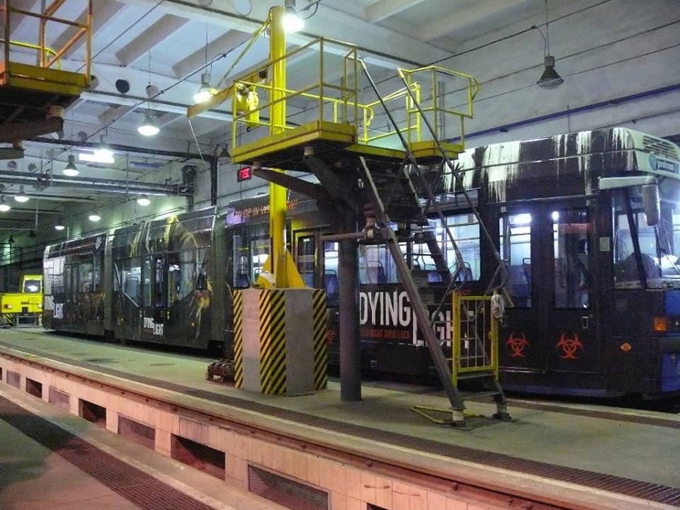 Zdjęcie dnia: Zombie na wrocławskim tramwaju. Świetna promocja Dying Light! 2