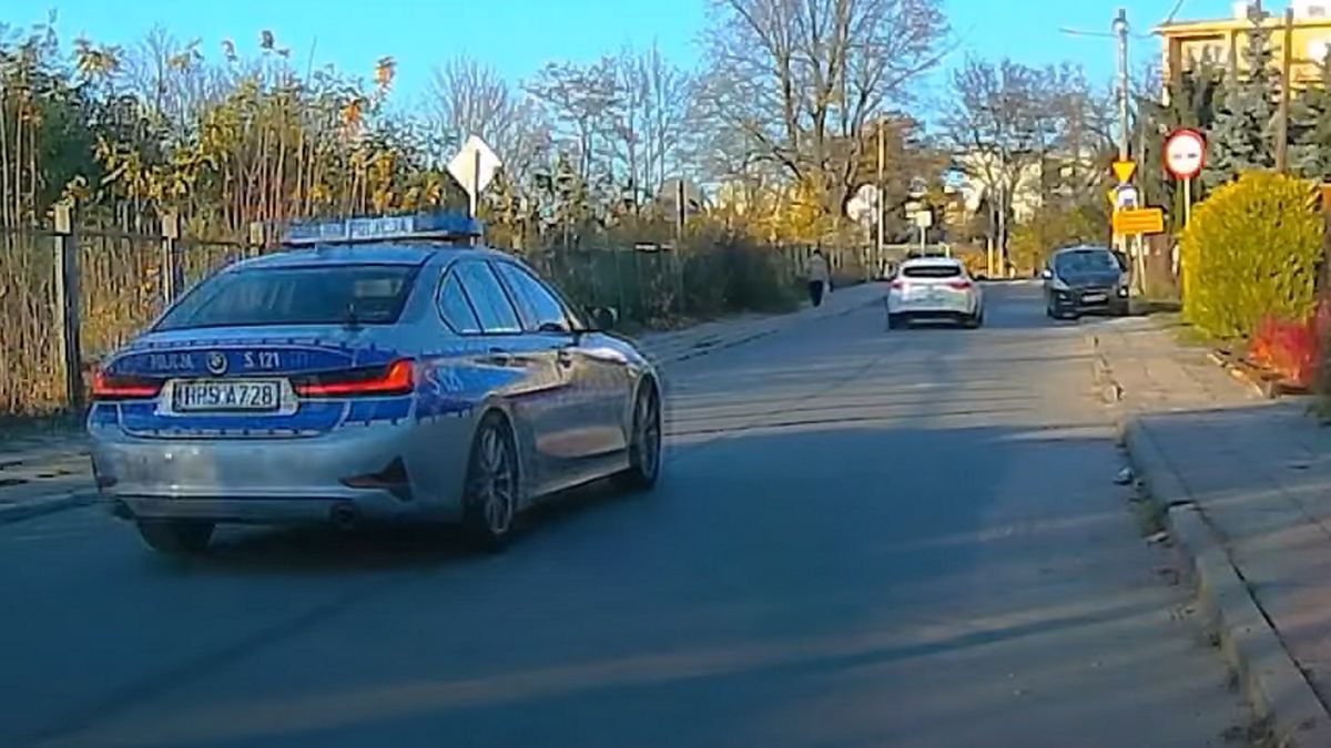 Kierowca nie zauważył radiowozu