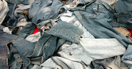 Nadchodzi "fala niszczenia". Niemcy chcą spalić pół miliarda ubrań