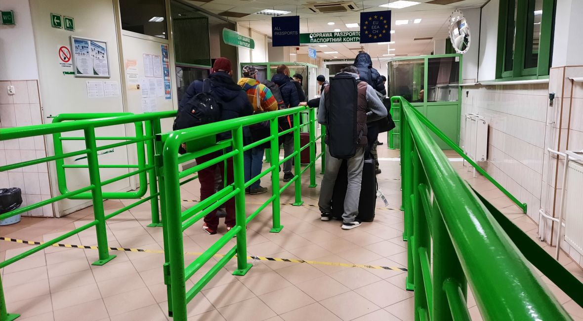 Ukraińcy wracający bronić ojczyzny. Punkt odprawy po polskiej stronie