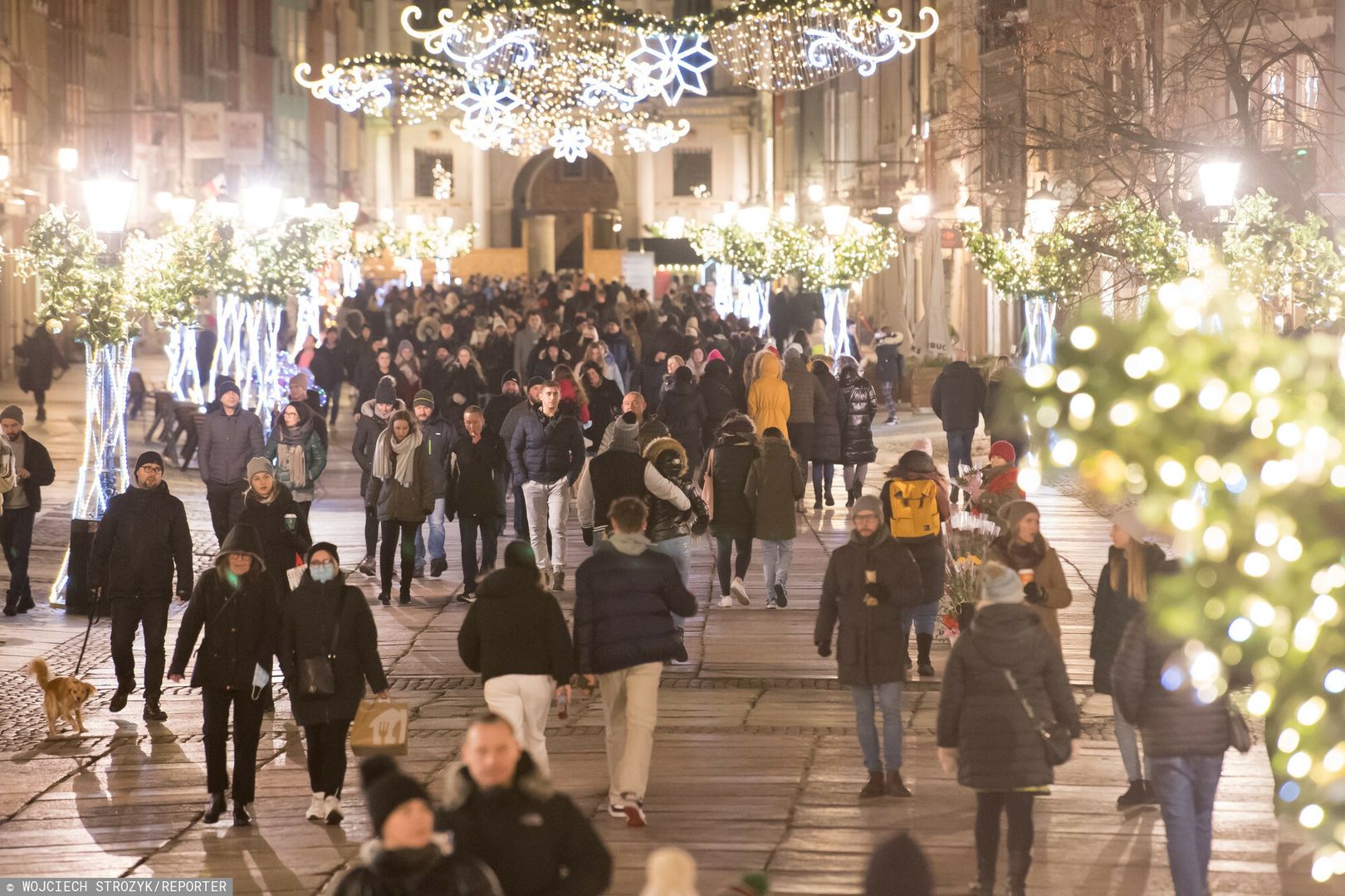 Tłumy Polaków na jarmarku świątecznym