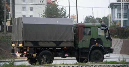 "Mnóstwo służb, helikoptery". Jedenastu żołnierzy rannych