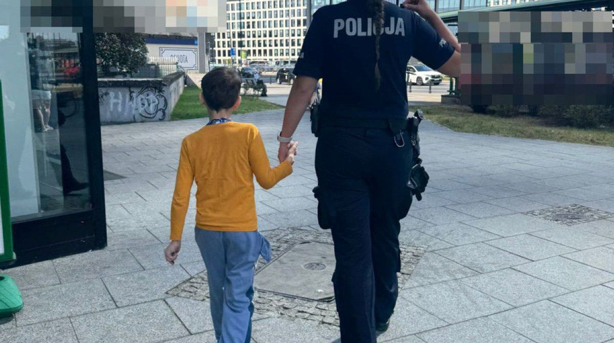 Warszawa: 10-latek przebiegł przez Aleje Jerozolimskie tuż przed autem