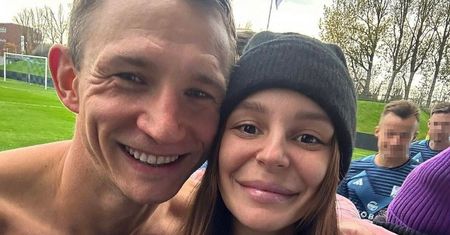 Paulina Rzeźniczak wystąpiła TOPLESS w sesji ciążowej z Jakubem. Fanki pieją z zachwytu: "Fajne macie TATUAŻE" (FOTO)