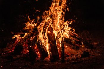 17-latek zmarł po ognisku. Sprawa w prokuraturze. "Stracił jedyne dziecko"