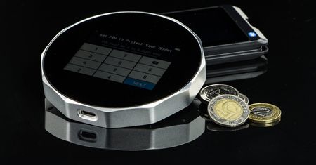 Jak bezpiecznie przechowywać kryptowaluty - sprzętowy portfel kryptowalut SecuX
