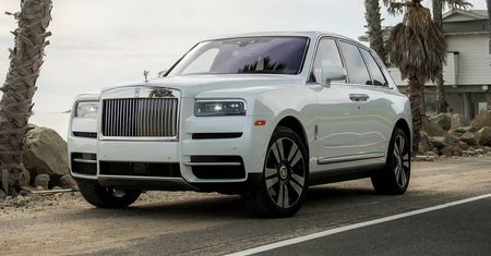 Zostawił luksusowego rolls-royce'a z kluczykiem na masce i poszedł na siłownię