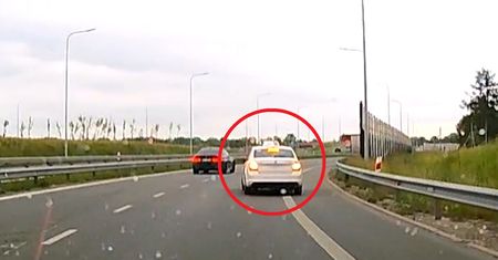 Groźny manewr na zjeździe z S2. Kamera świadka wszystko nagrała