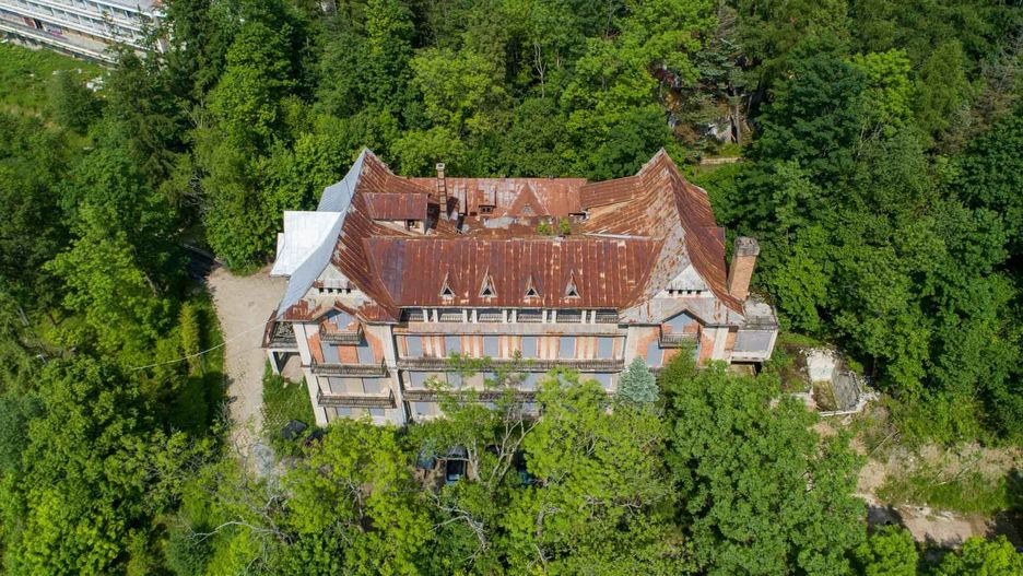 Sanato - dawniej luksusowy pensjonat i sanatorium gruźlicze