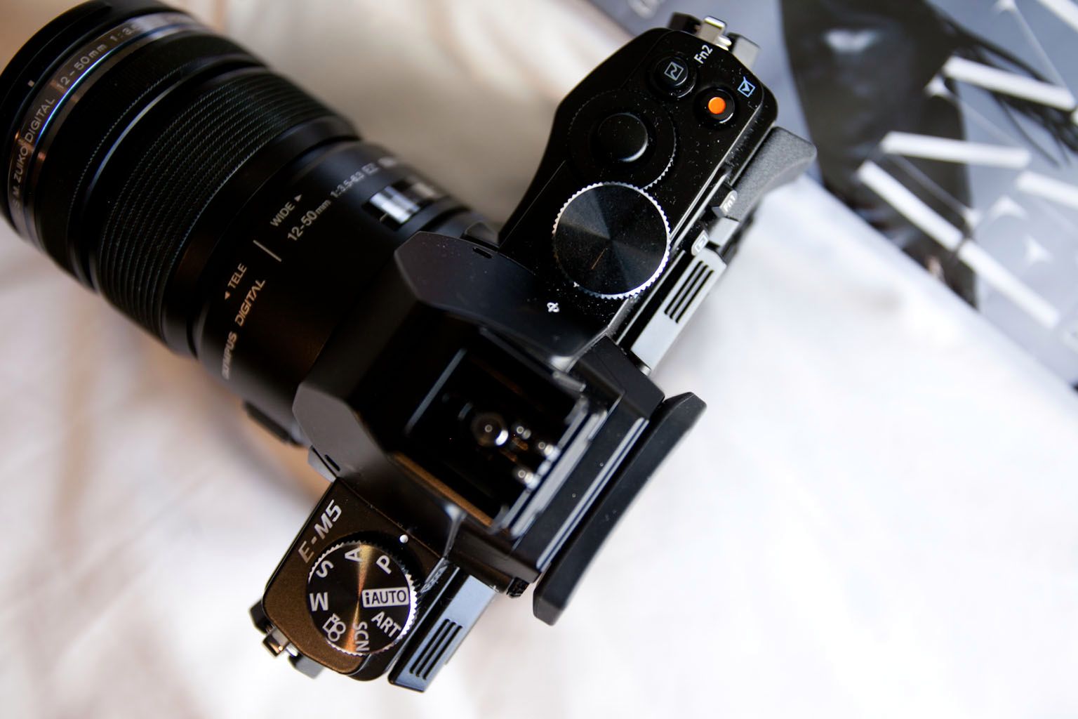 Olympus OM-D E-M5 - technologia XXI wieku w obudowie sprzed lat [wideotest] 4