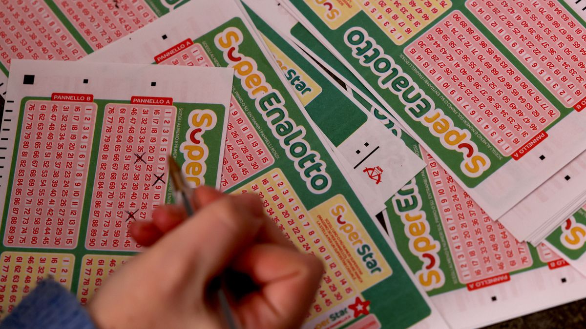 Włochy. Studenci użyli AI i wygrali na loterii