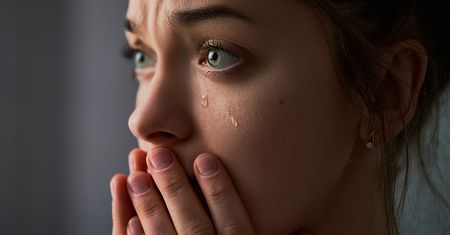 Wyrzucił żonę i dziecko z domu. Wystawiając walizki, podał "żałosny" powód
