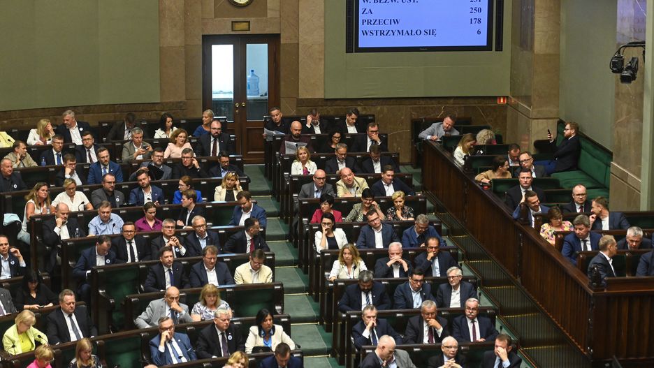 Podczas piątkowych obrad Sejmu zawieszała się strona internetowa, co utrudniało pracę nad poprawkami