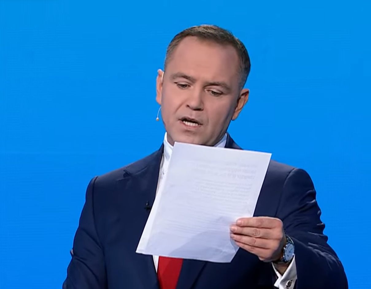 Debata prezydencka. Karol Nawrocki nagle wyjął kartkę