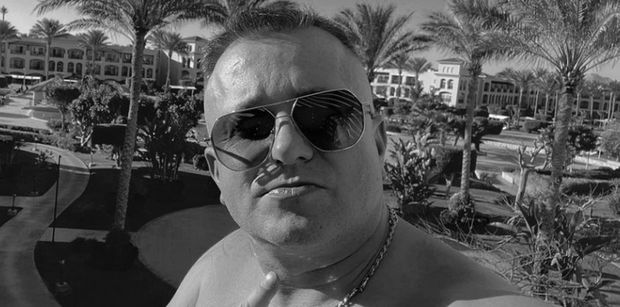 Znaleziono ciało w samochodzie nad jeziorem w Skępem. Media: "To DJ Hazel". Miał 44 lata