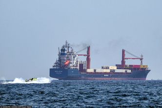 Media: Iran otwiera cieśninę Ormuz dla jednego kraju