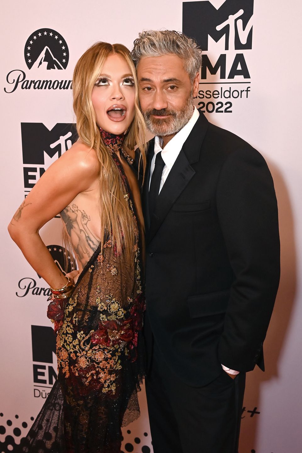 Rita Ora o trójkącie z Taiką Waititi i Tessą Thompson