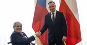 Podejrzana śliwowica od prezydenta Czech. Co dostał Andrzej Duda?