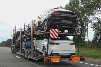 Auto z USA może kusić ceną. Dopiero pełny rachunek pokazuje, czy to się opłaca