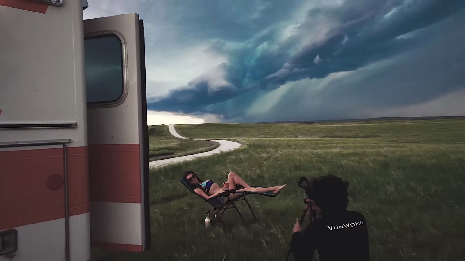 Sesja portretowa na tle burz i tornada? Benjamin Von Wong zrobił to bez problemu 3