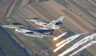 Pokaz siły NATO w Polsce. Amerykańskie F-22 Raptor i polskie F-16 w akcji