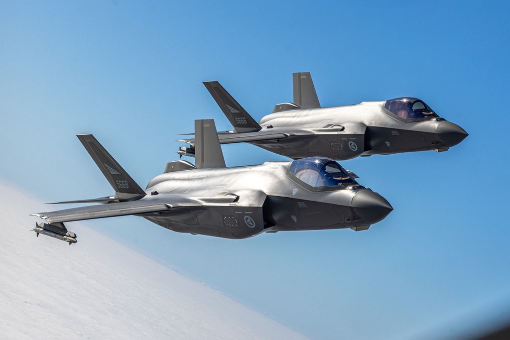 Para norweskich myśliwców F-35A.