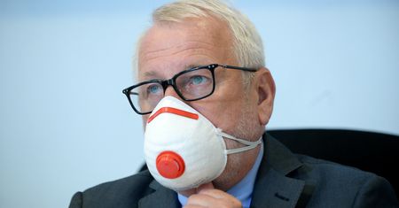 Prezes Naczelnej Rady Lekarskiej apeluje ws. maseczek. Chodzi o ceny