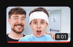 Gwiazda YouTube'a zasponsorowała 1000 osób operacje zaćmy