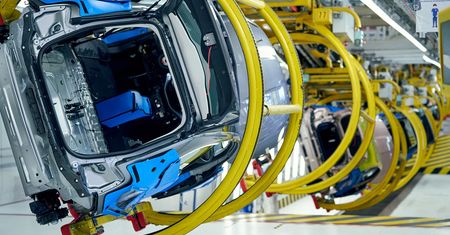 Stellantis wstrzymuje produkcję we Francji. Chodzi o elektryki