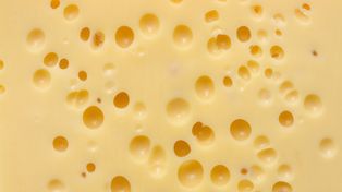 Ser żółty jednak nie dla każdego. Oto kto powinien trzymać się od niego z daleka