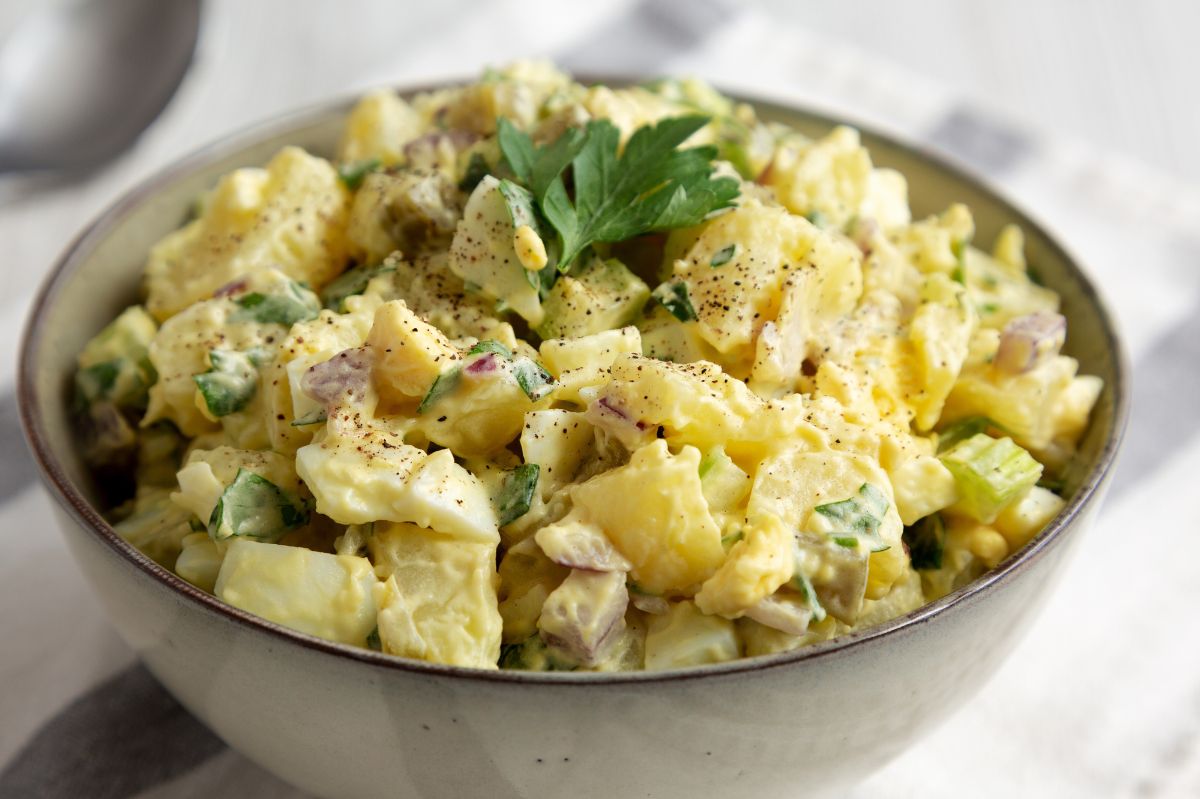 Griechischer Kartoffelsalat: Leckere Grill-Beilage ohne Mayo