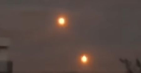 Tajemnicze kule ognia na niebie. Winna skała z kosmosu