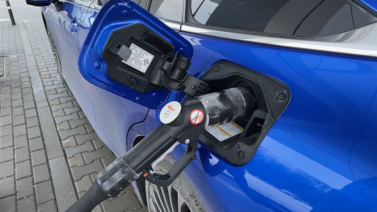 Tankowanie samochodu wodorowego