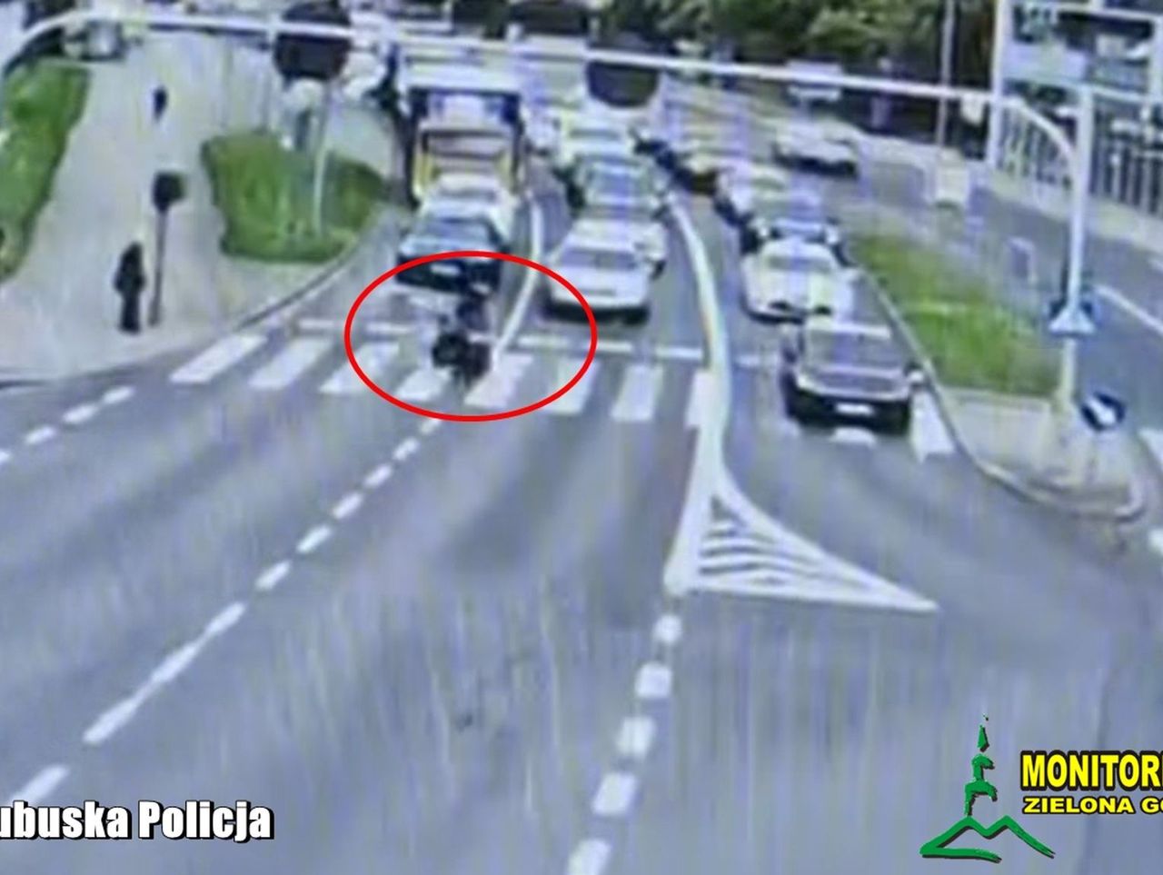 Zielona Góra: Ryzykowny manewr motocyklisty na skrzyżowaniu. Grozi mu utrata prawa jazdy