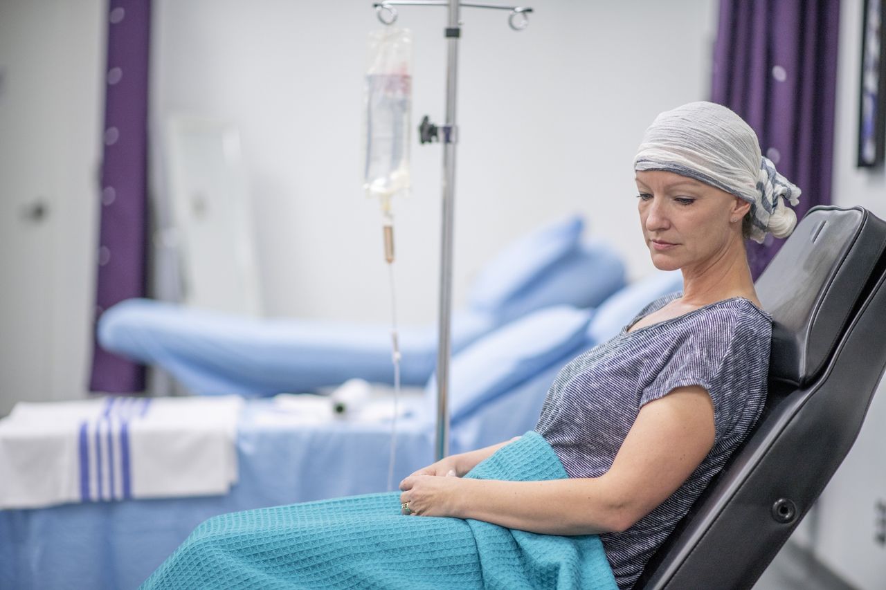 Dlaczego młodsi coraz częściej chorują na raka? Badacze wskazują możliwą przyczynę
