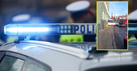 Szczecin: tramwaj wypadł z szyn i uderzył w kamienicę. Trzy osoby poszkodowane