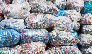 Kupił dom za butelki i puszki. 36-latek zebrał 450 tys. odpadów