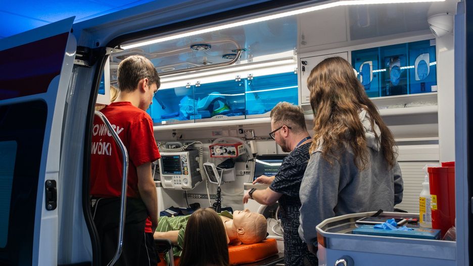 W czasie warsztatów w Centrum Symulacji Medycznych Collegium Medicum UMK uczestnicy mogli przekonać się jak wygląda praca na bloku operacyjnym