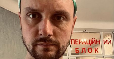 Neurochirurg dr Łukasz Grabarczyk ratuje rannych w Ukrainie. "Bałem się raz, kiedy po ataku zatrzęsła się ziemia i zgasły światła"