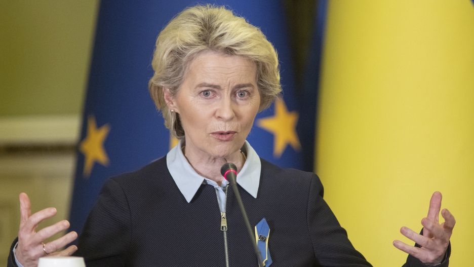 EU Commission President Ursula von der Leyen and EU foreign affairs envoy Josep Borrell visit Ukraineepa09879032 A handout photo made available by Ukrainian Presidential Press Service shows EU Commission President Ursula von der Leyen speaks during a joint press conference with Ukrainian President Volodymyr Zelensky, in Kyiv (Kiev), Ukraine, 08 April 2022. Von der Leyen and Borrell arrived to Ukraine amidst the Russian invasion.  EPA/UKRANIAN PRESIDENTIAL PRESS SERVICE / HANDOUT  HANDOUT EDITORIAL USE ONLY/NO SALES Dostawca: PAP/EPA.UKRANIAN PRESIDENTIAL PRESS SERVICE / HANDOUT
