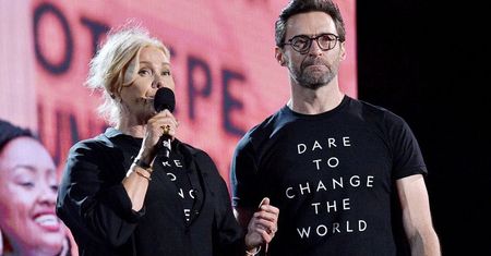 Żona Hugh Jackmana złożyła pozew rozwodowy po 27 LATACH małżeństwa. Aktor chce załatwić to jak najszybciej: "Nie będzie robić żadnych problemów"