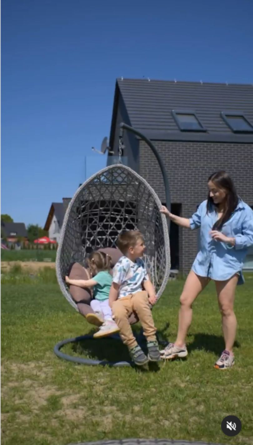 Tak wygląda ogród Anny Bardowskiej. Ogrodziła dom betonowym murem