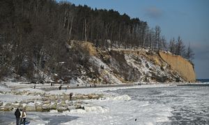 Zima na Bałtyku. Lodowy pejzaż nad polskim morzem