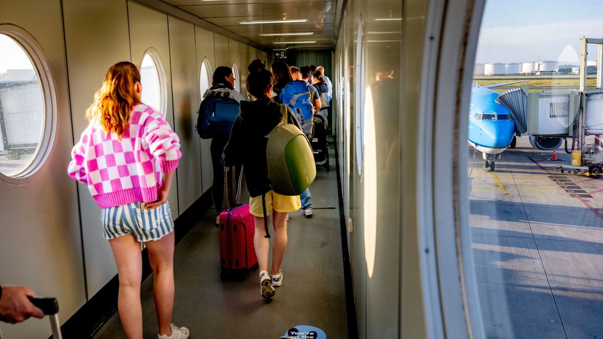 Lotnisko Schiphol w Amsterdamie to jeden z najbardziej zatłoczonych portów lotniczych tego lata