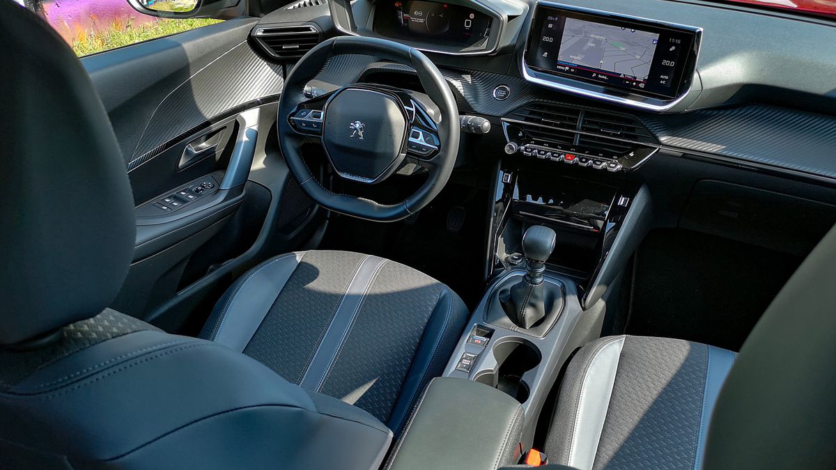 Peugeot 2008: Nawigacja 3D z TomTom Traffic oraz pakiet wsparcia kierowcy 1