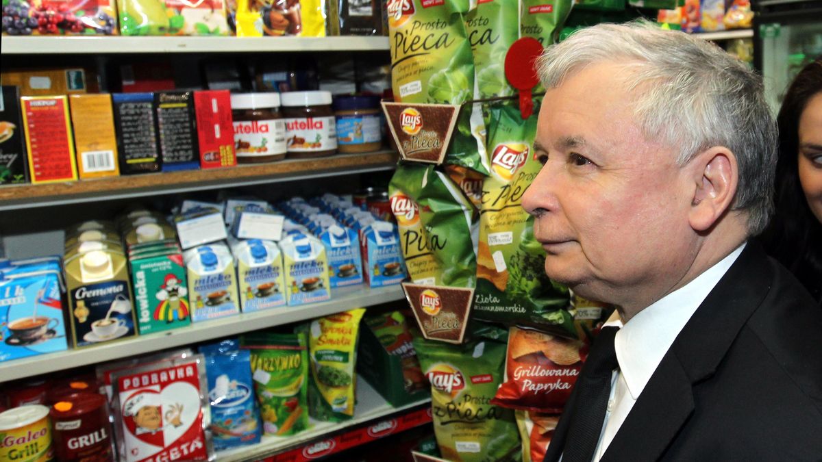 Jarosław Kaczyński na zakupach w 2011 r. 