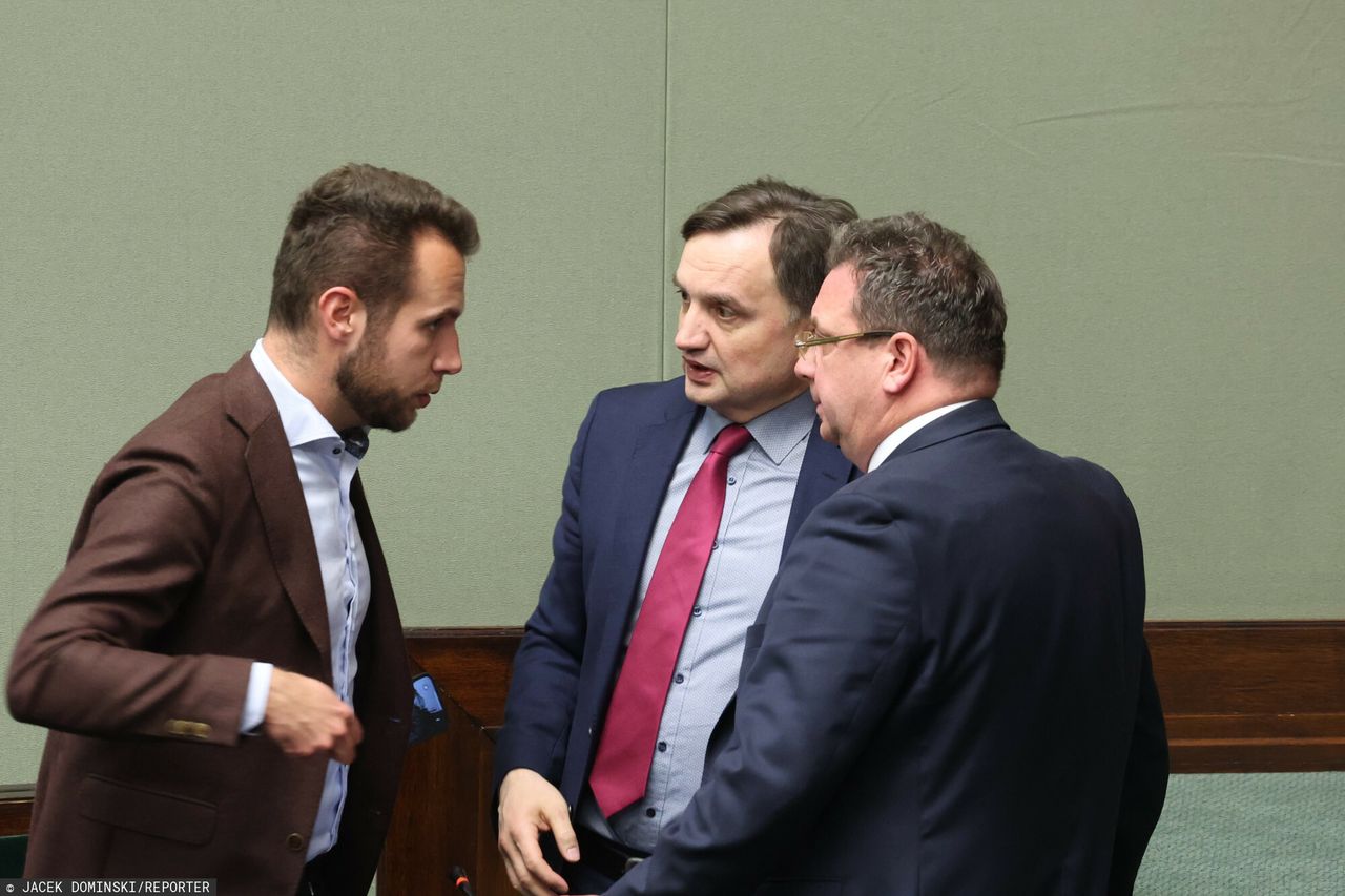 "Bądźmy poważni". Kpiny z nowej nazwy ziobrystów