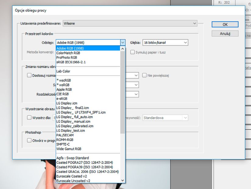 Równie ważne jest określenie przestrzeni barwnej zdjęcia w Adobe Camera RAW. Do dalszej edycji w Photoshopie możemy wybrać Adobe RGB, natomiast przy ostatecznym zapisie z poziomu ACR, preferuję sRGB.