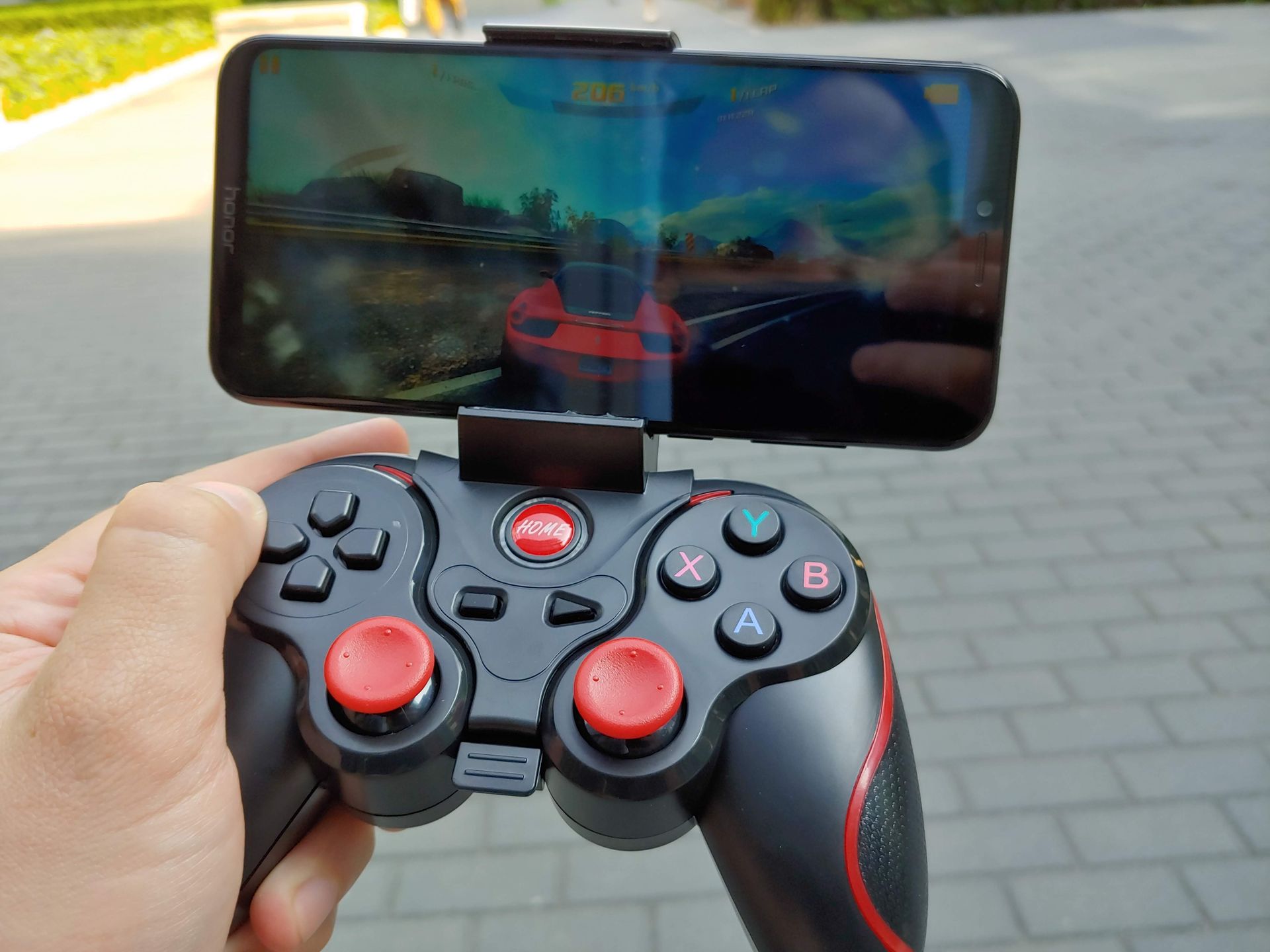 Najtańszy smartfon z flagową specyfikacją. Honor Play wchodzi do Polski 4