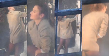 Lewandowska w rajstopach i marynarce pręży się przed aparatem. Seksowna? (ZDJĘCIA)